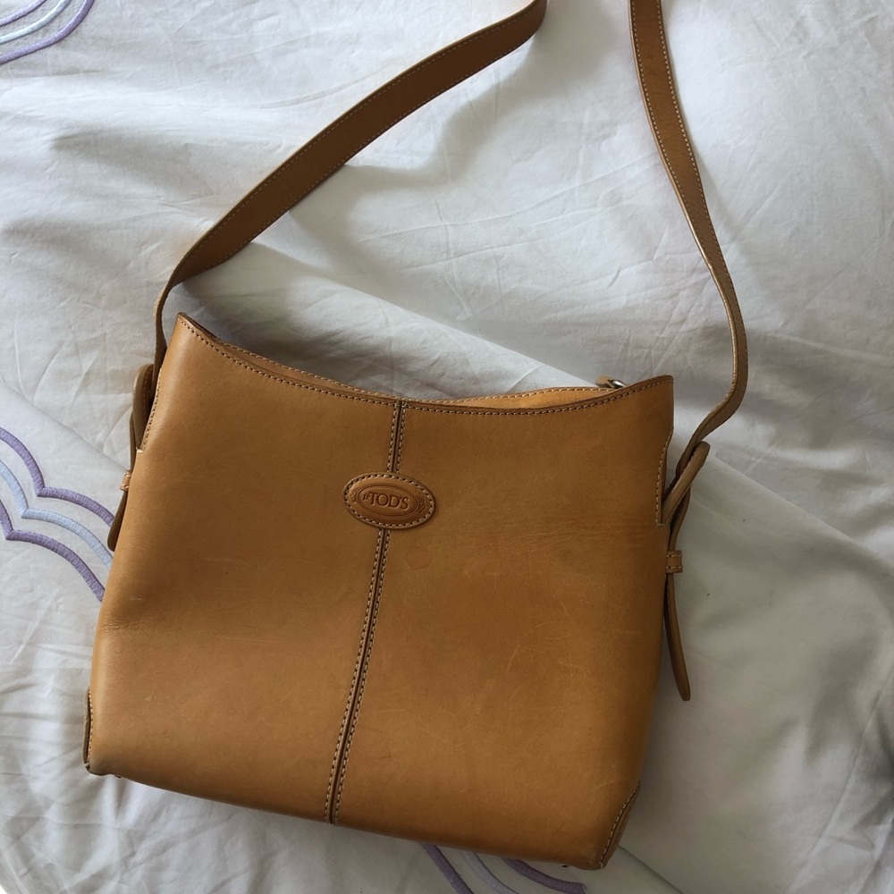Tod’s brown leather tote bag with buckles